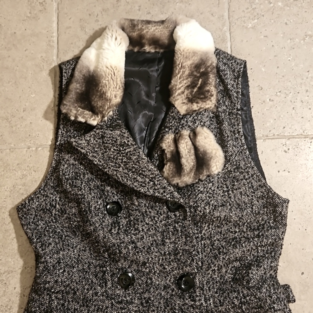 Vintage but looks like new very Stylish Set.